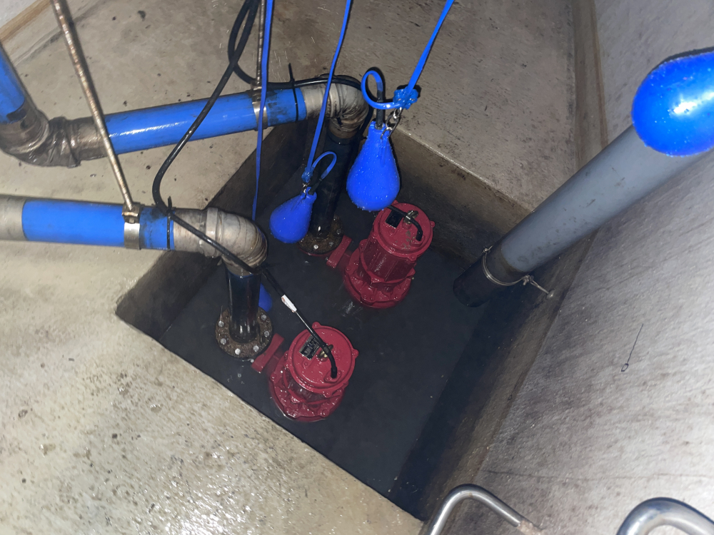 雑排水槽　排水ポンプ交換