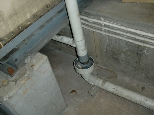 受水槽災害用水栓取り付け工事前