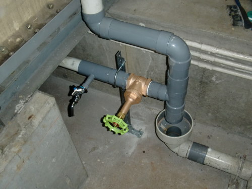 受水槽災害用水栓取り付け工事後