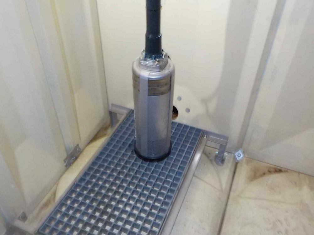 加圧給水用水中ポンプ交換